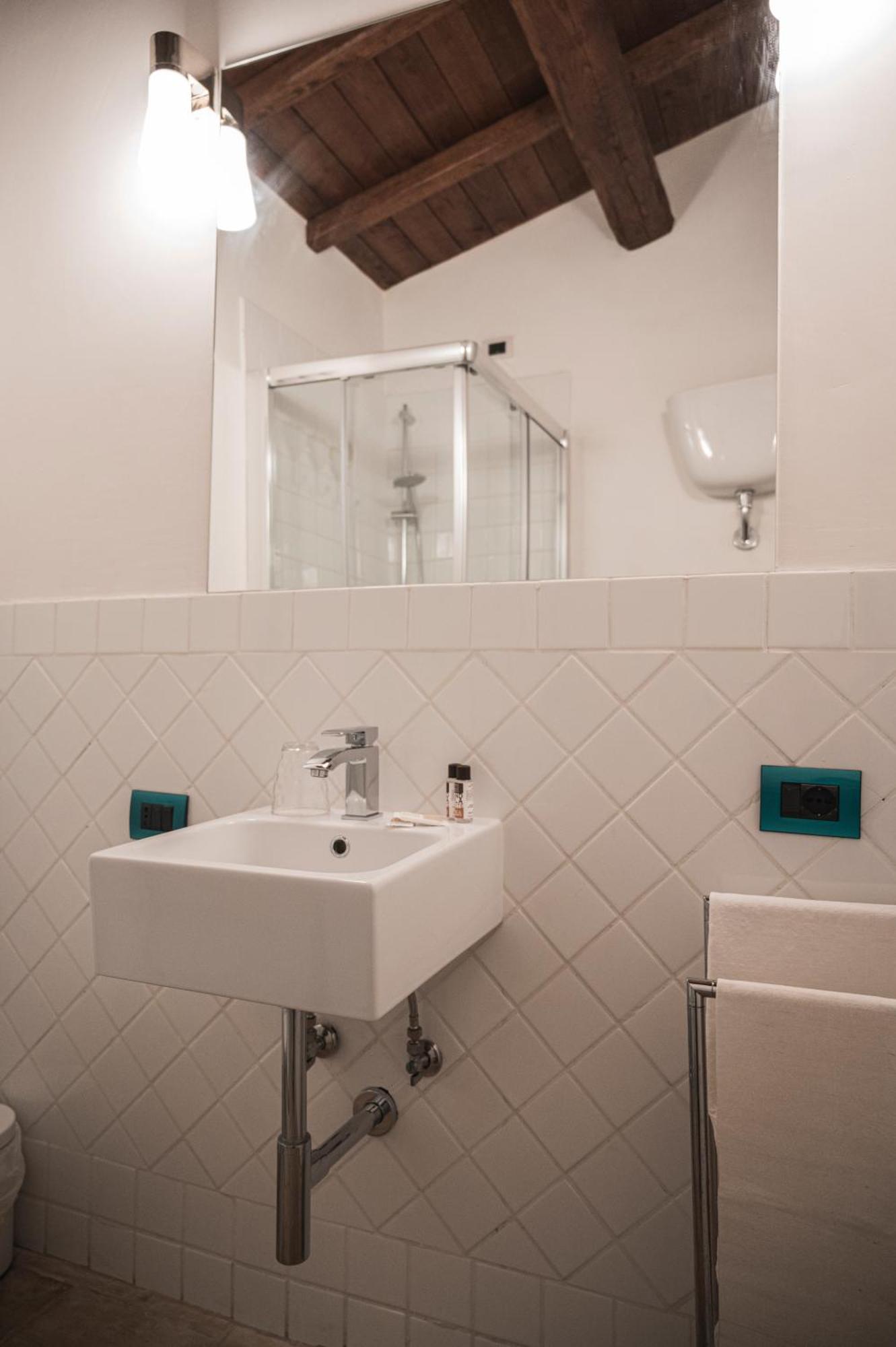 Locanda Persei Prossedi Bagian luar foto
