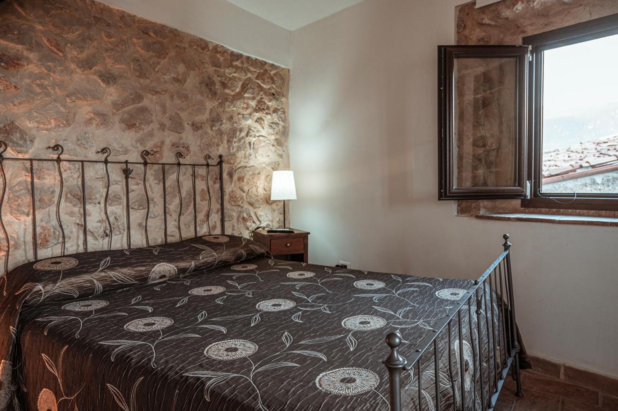 Locanda Persei Prossedi Bagian luar foto