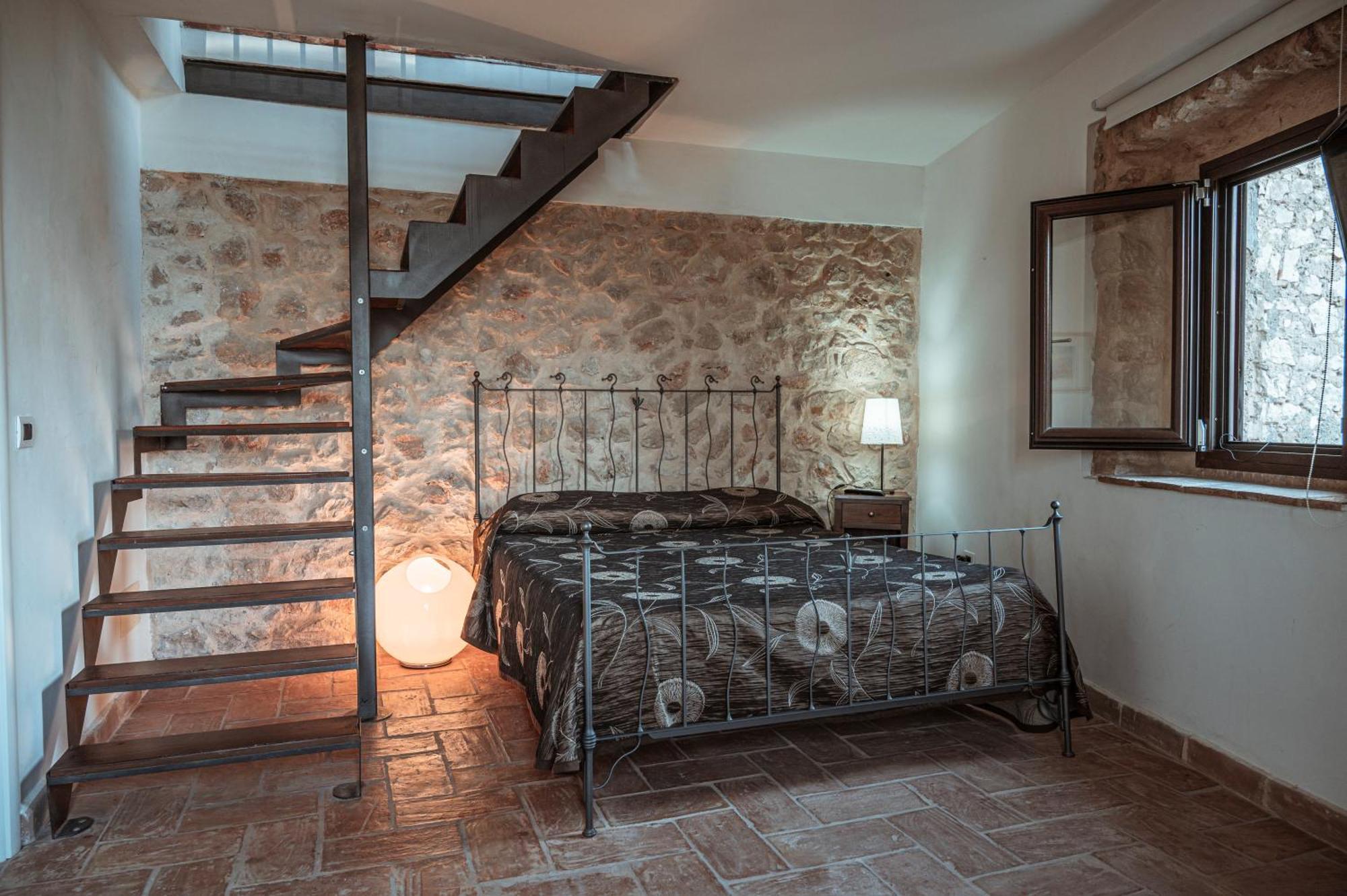 Locanda Persei Prossedi Bagian luar foto