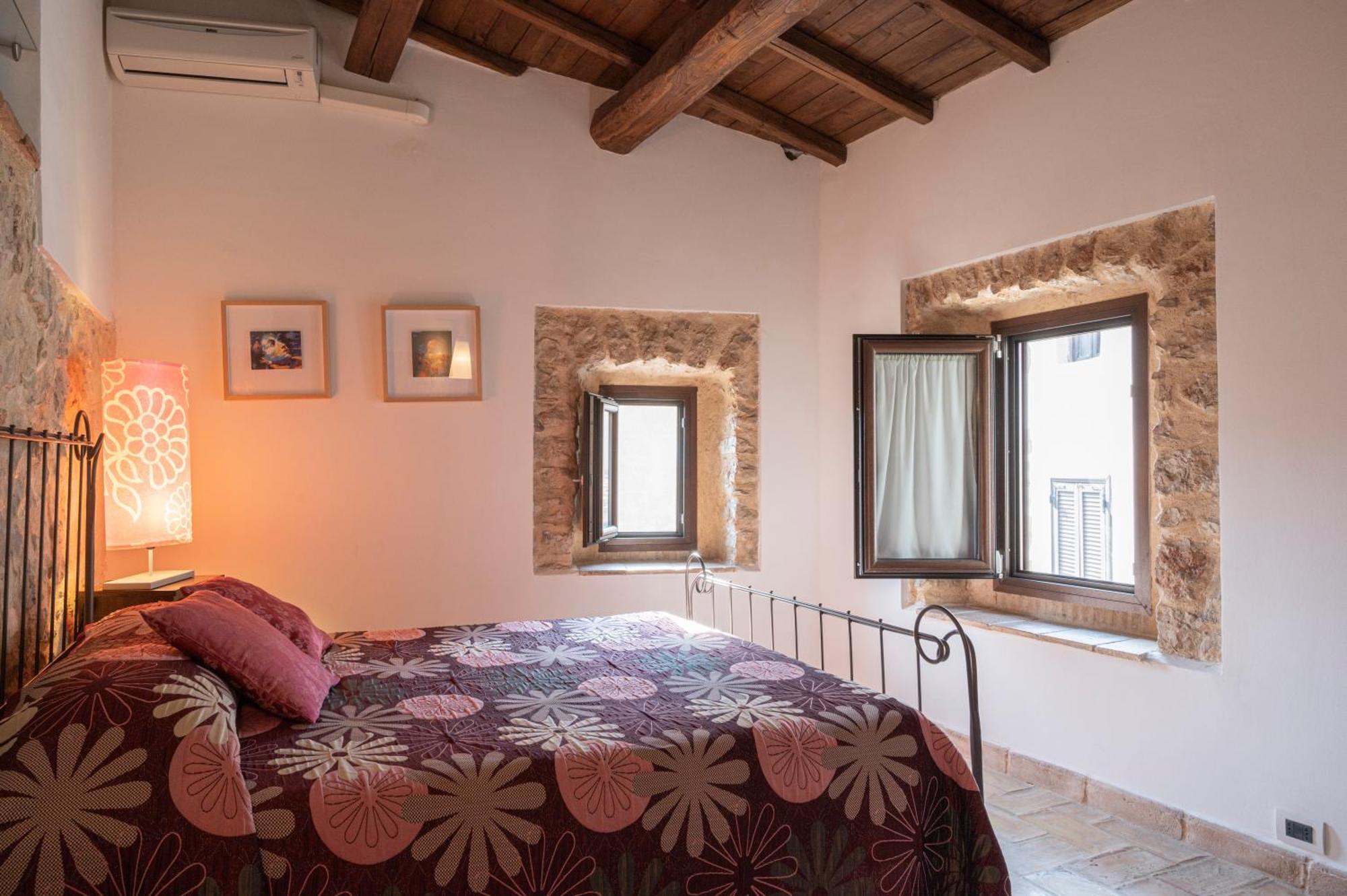 Locanda Persei Prossedi Bagian luar foto