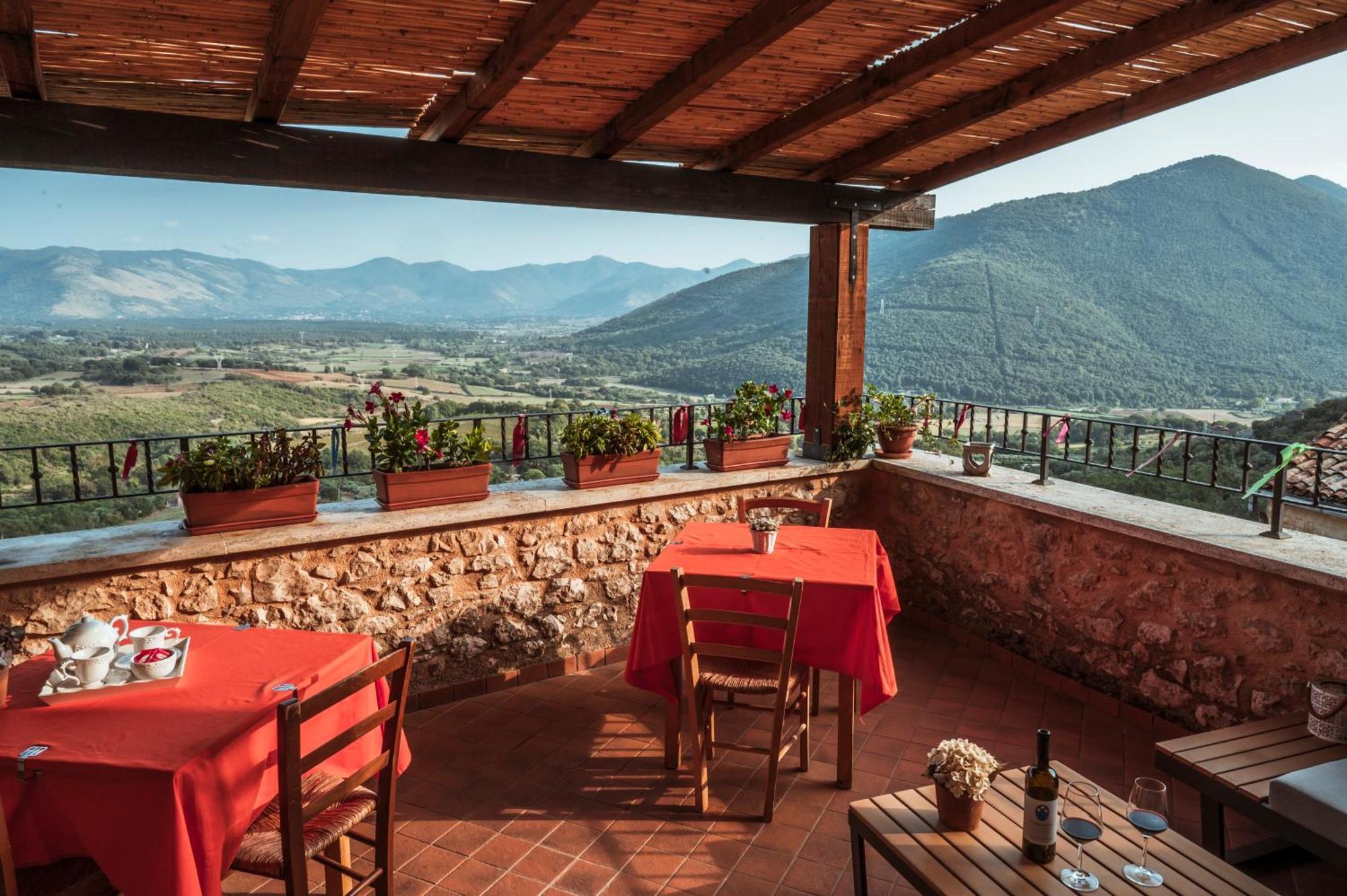 Locanda Persei Prossedi Bagian luar foto