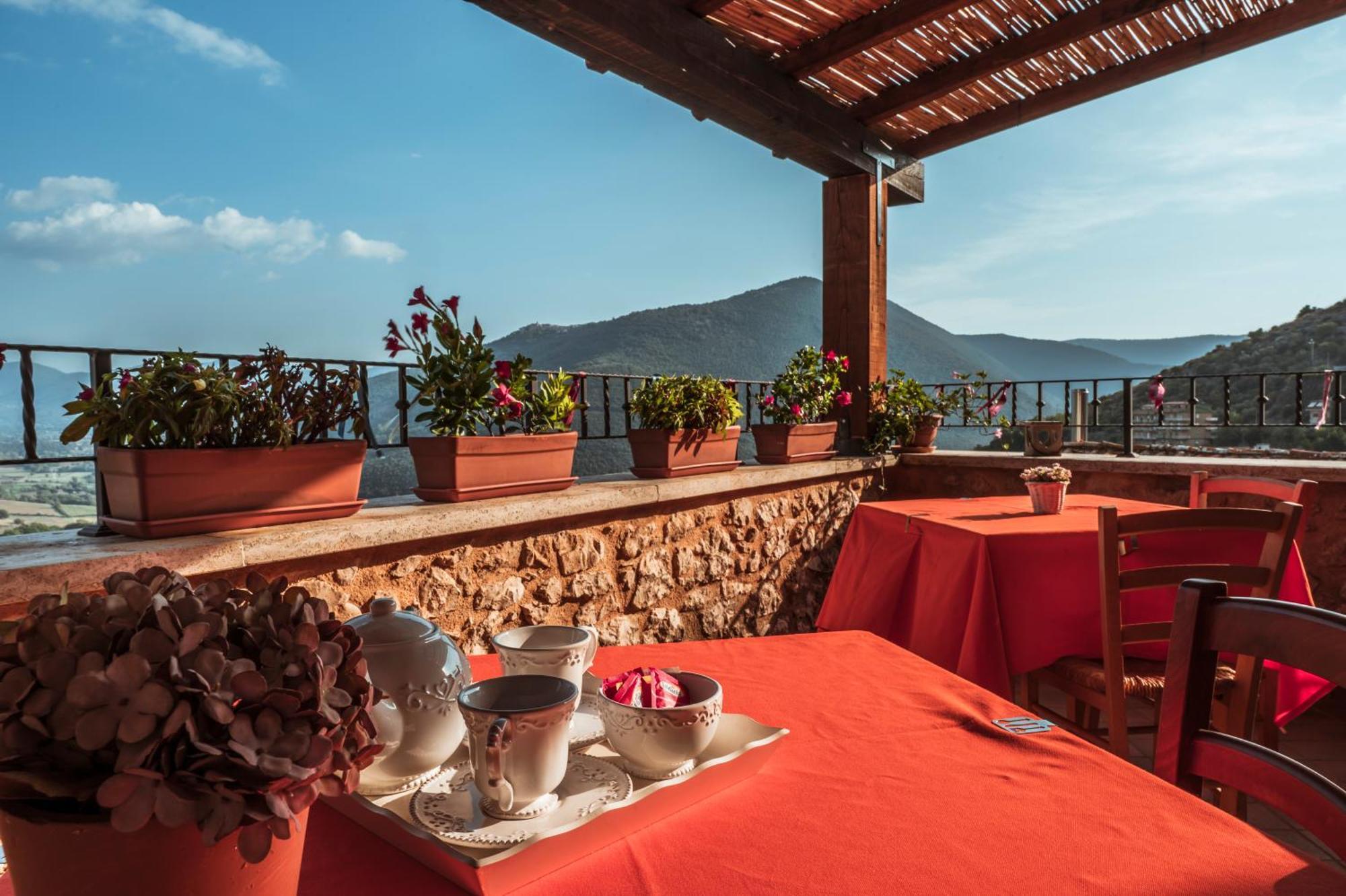 Locanda Persei Prossedi Bagian luar foto